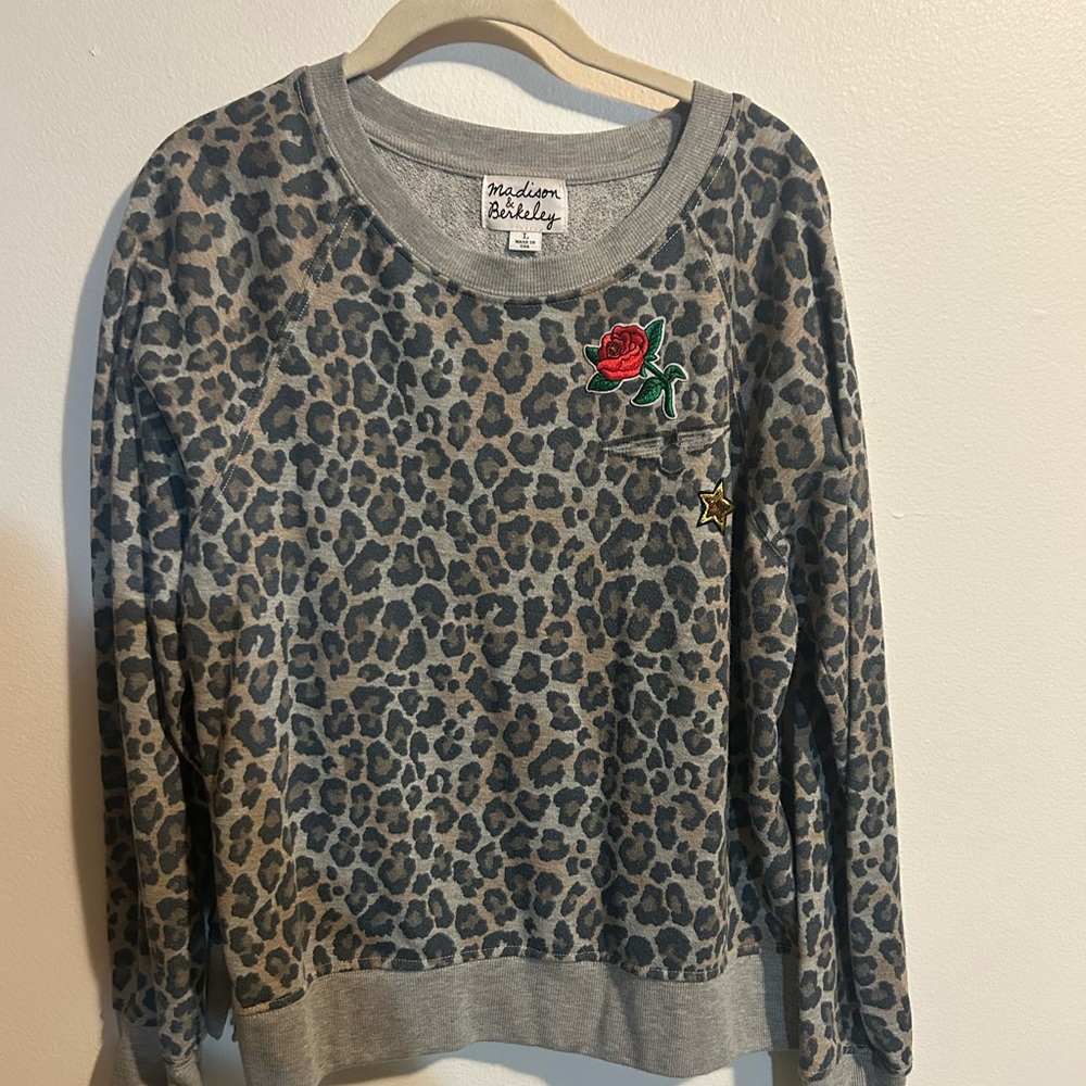 Madison & Berkeley Gray Crewneck Sweater with Leopard Print